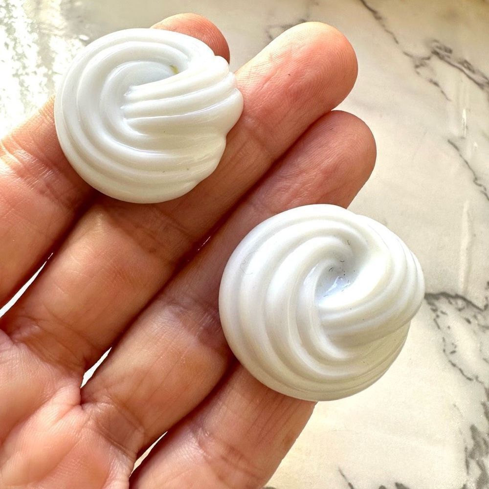 White swirl silver tone vintage clip on earrings